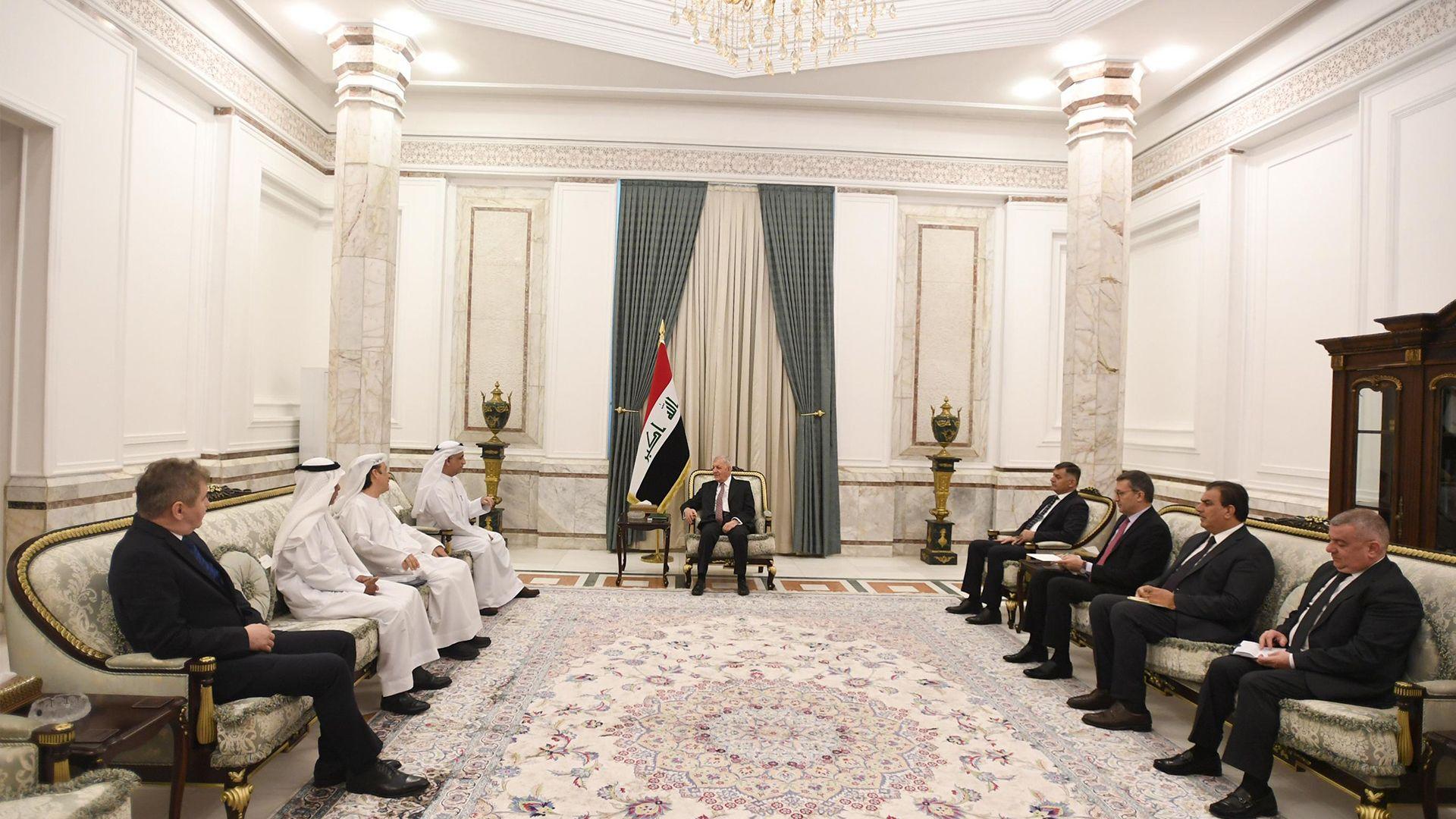 سەرۆک کۆمار پێشوازی له تیمی باڵۆنی عەرەبی دەکات  