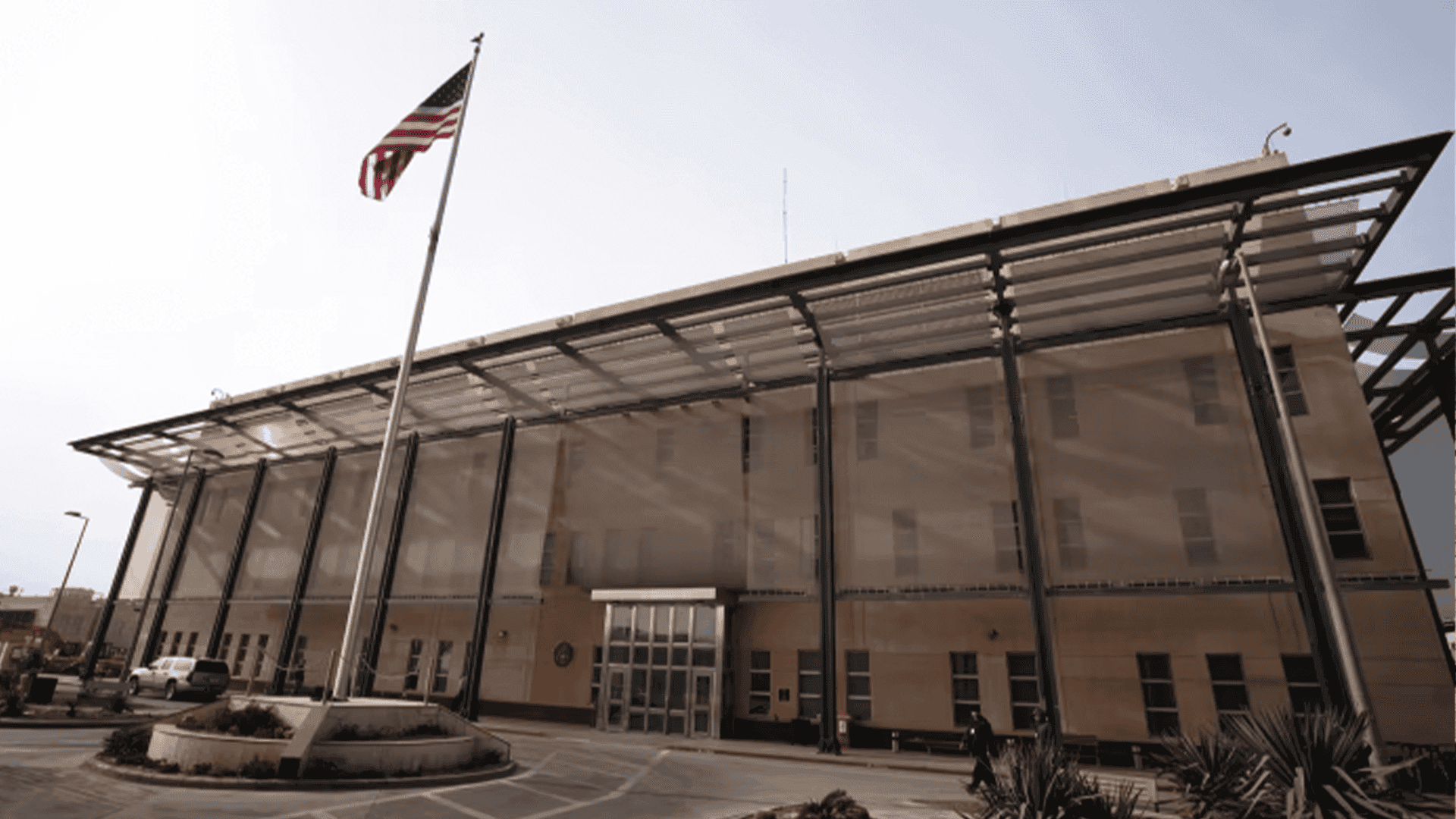 ئەمریکا بەهۆی مەترسییە ئەمنییەکانەوە ئامادەکاری دەکات بۆ چۆڵکردنی باڵیۆزخانەکەی لە بەغداد