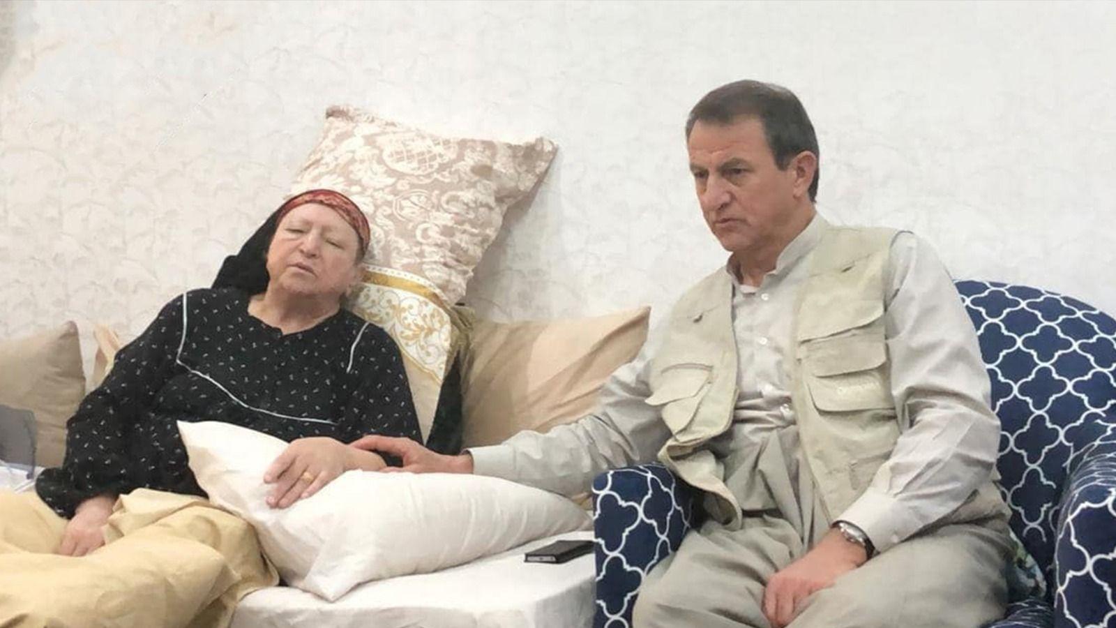 ئەدهەم بارزانی دوای کۆچی دوایی دایکی: سێ ساڵە سەرۆکی پارتی منی دەربەدەر کردووە و نەمتوانی دایکم ببینمەوە 