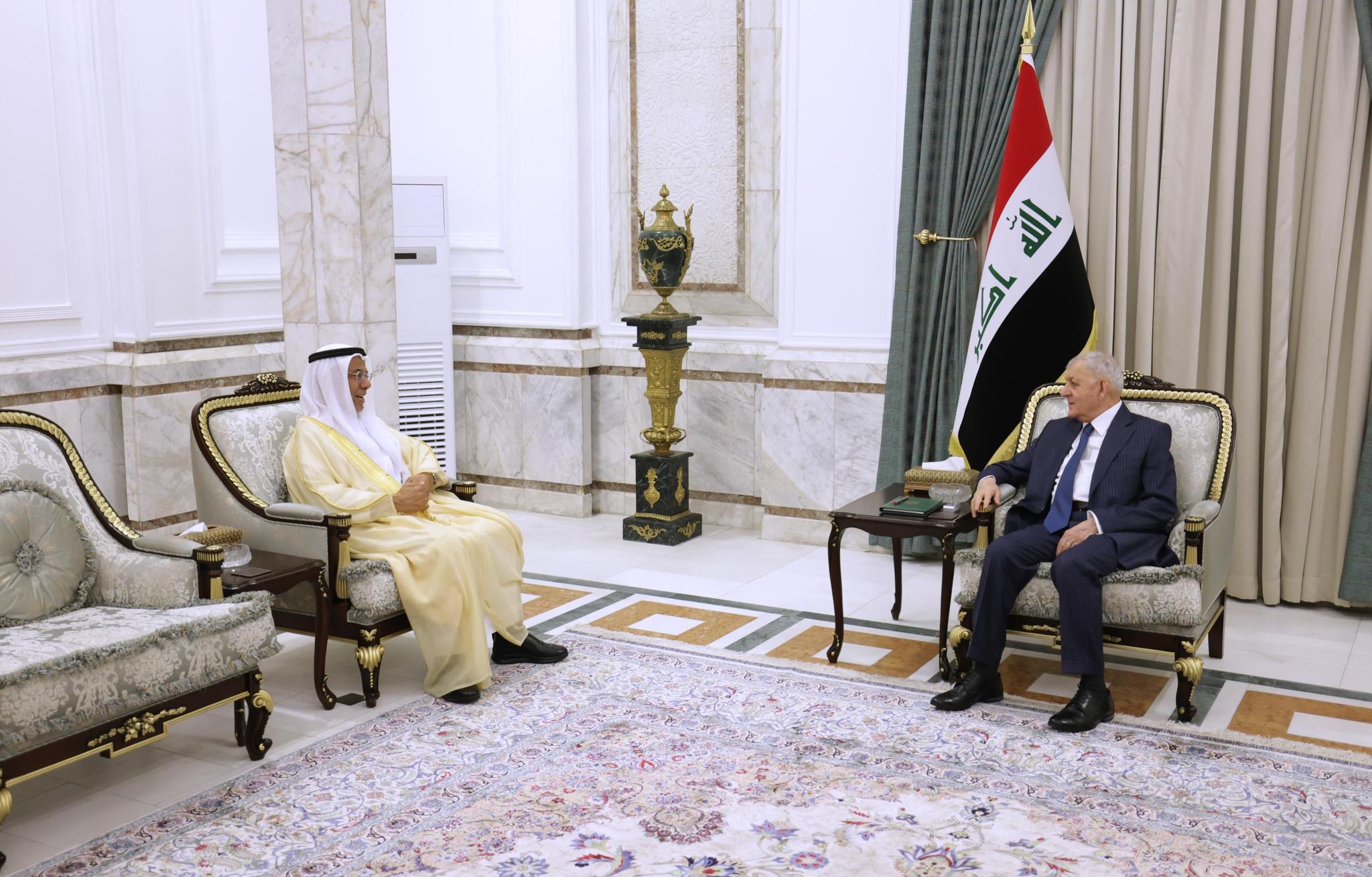 رئيس الجمهورية يستقبل السفير الإماراتي  