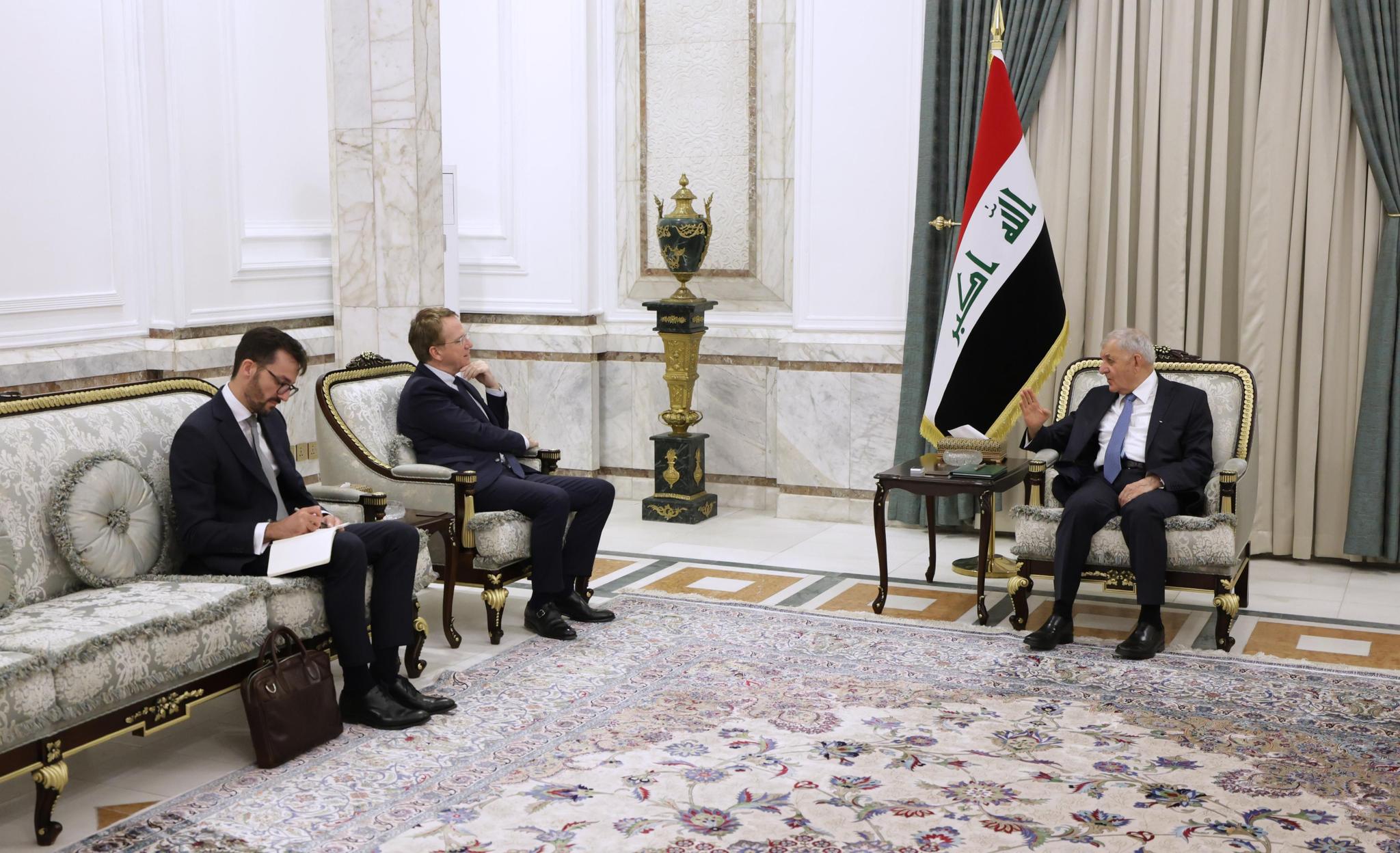 رئيس الجمهورية يتسلم دعوة رسمية من الرئيس الفرنسي للمشاركة في قمة نيس للمحيطات