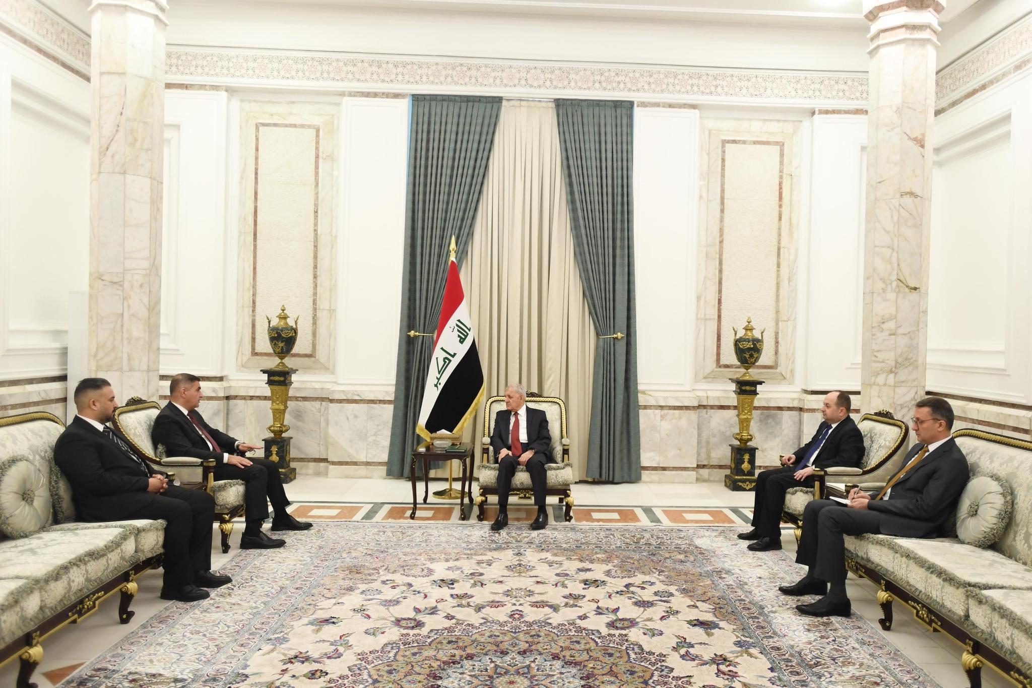 رئيس الجمهورية يبحث مع وفد نقابة الاطباء سبل دعم القطاع الصحي وتطويره في البلاد