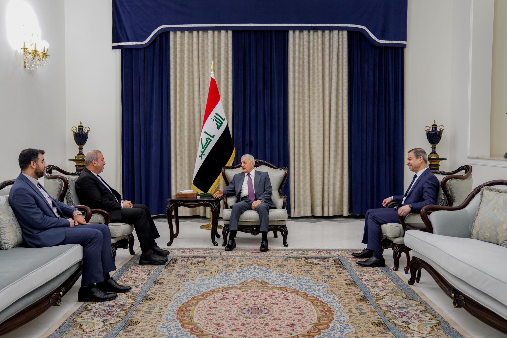 رئيس الجمهورية يستقبل السفير الإيراني لدى العراق