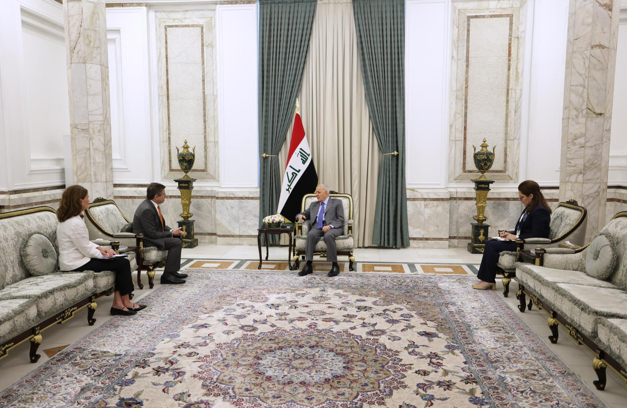 رئيس الجمهورية يستقبل القائم بأعمال السفارة الأمريكية الجديد