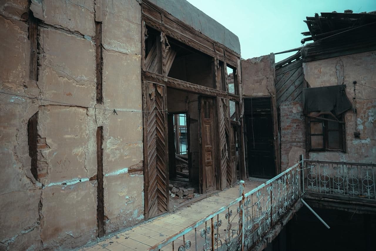 article gallery image