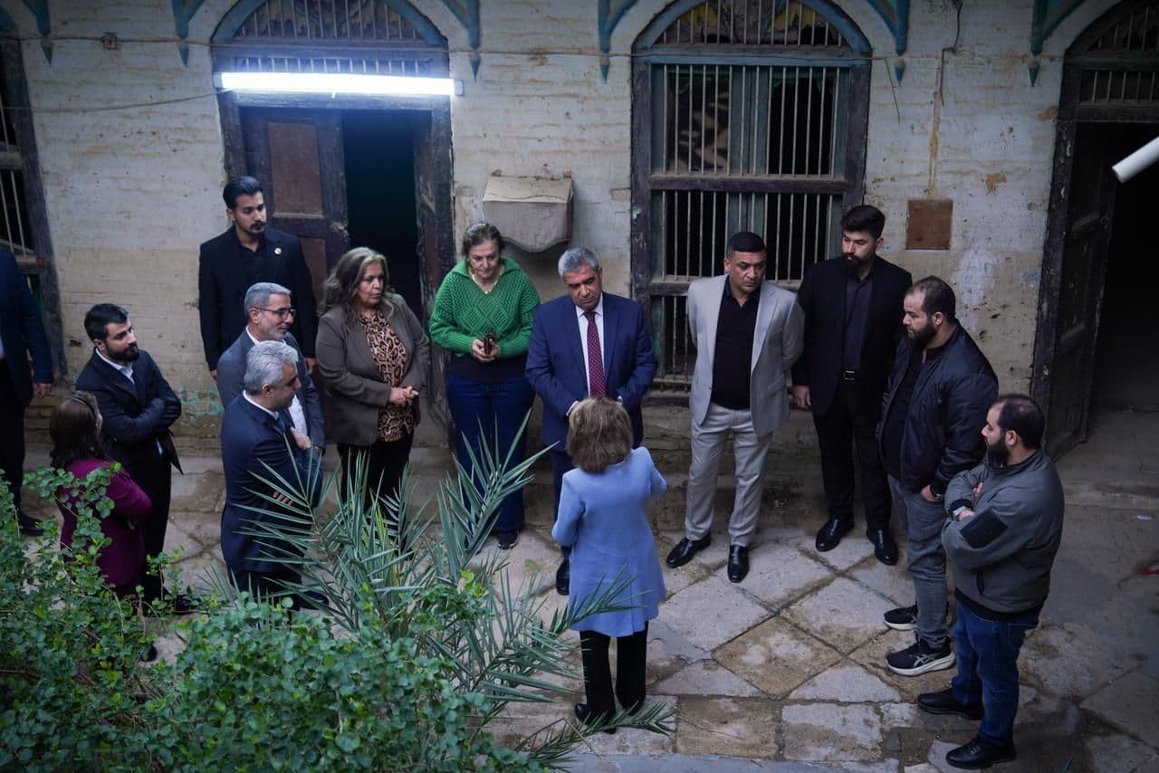 article gallery image