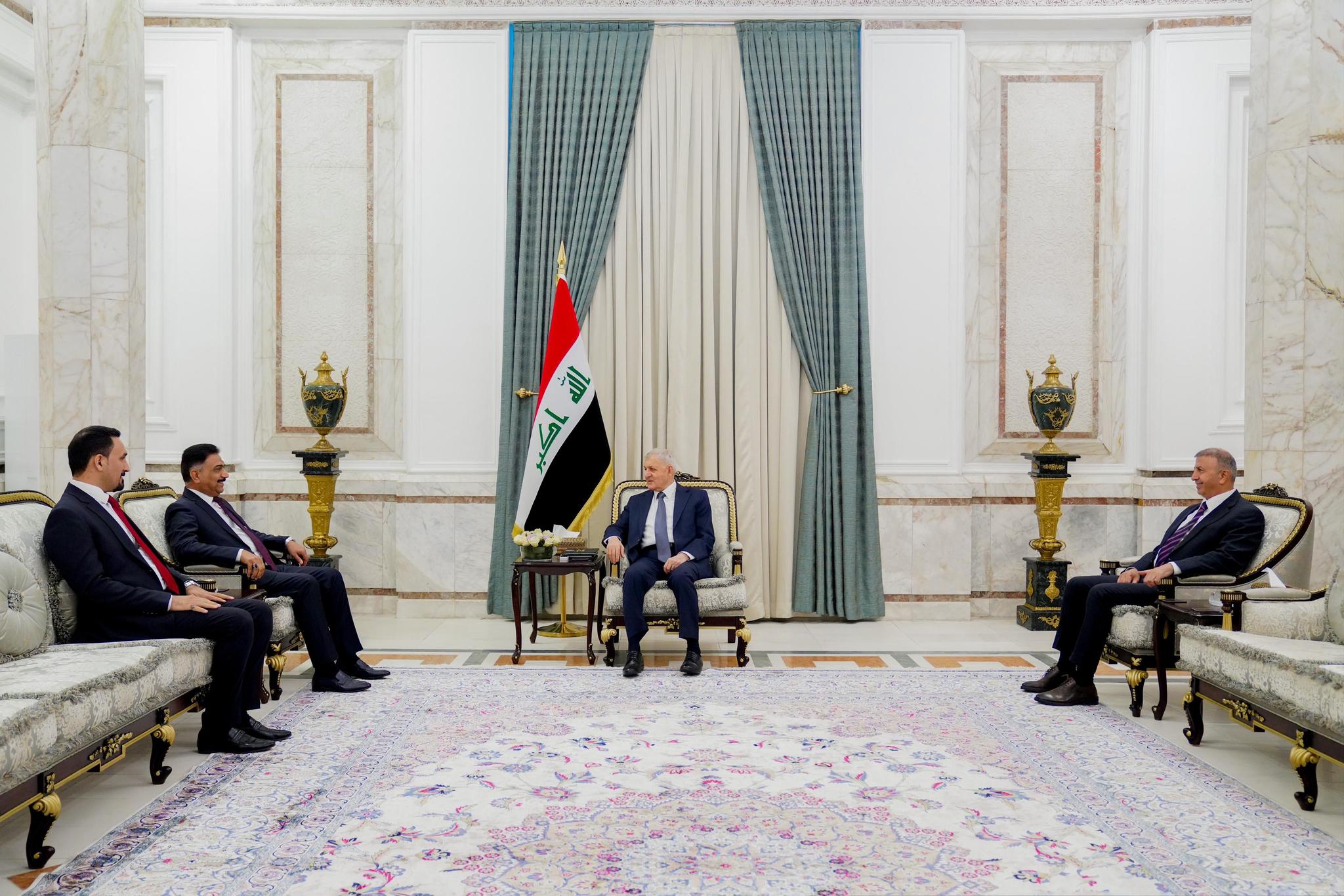 رئيس الجمهورية يستقبل رئيس هيئة التصنيع الحربي ويؤكد على ضرورة توسيع التعاون والشراكة مع القطاع الخاص