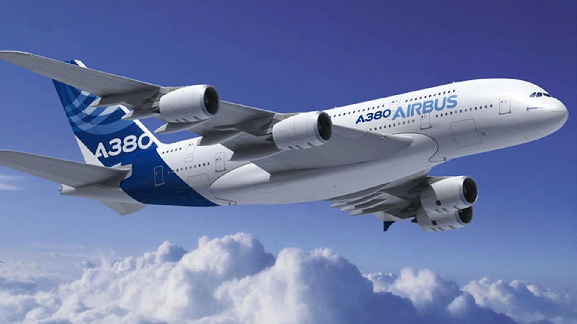 فڕۆکەی ئێرباس A380-800 کەشتیەک لە ئاسمان 