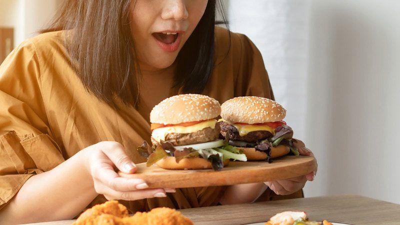 دراسة تكشف امكانية علاج الشراهة في الأكل من خلال التحفيز الكهربائي للدماغ
