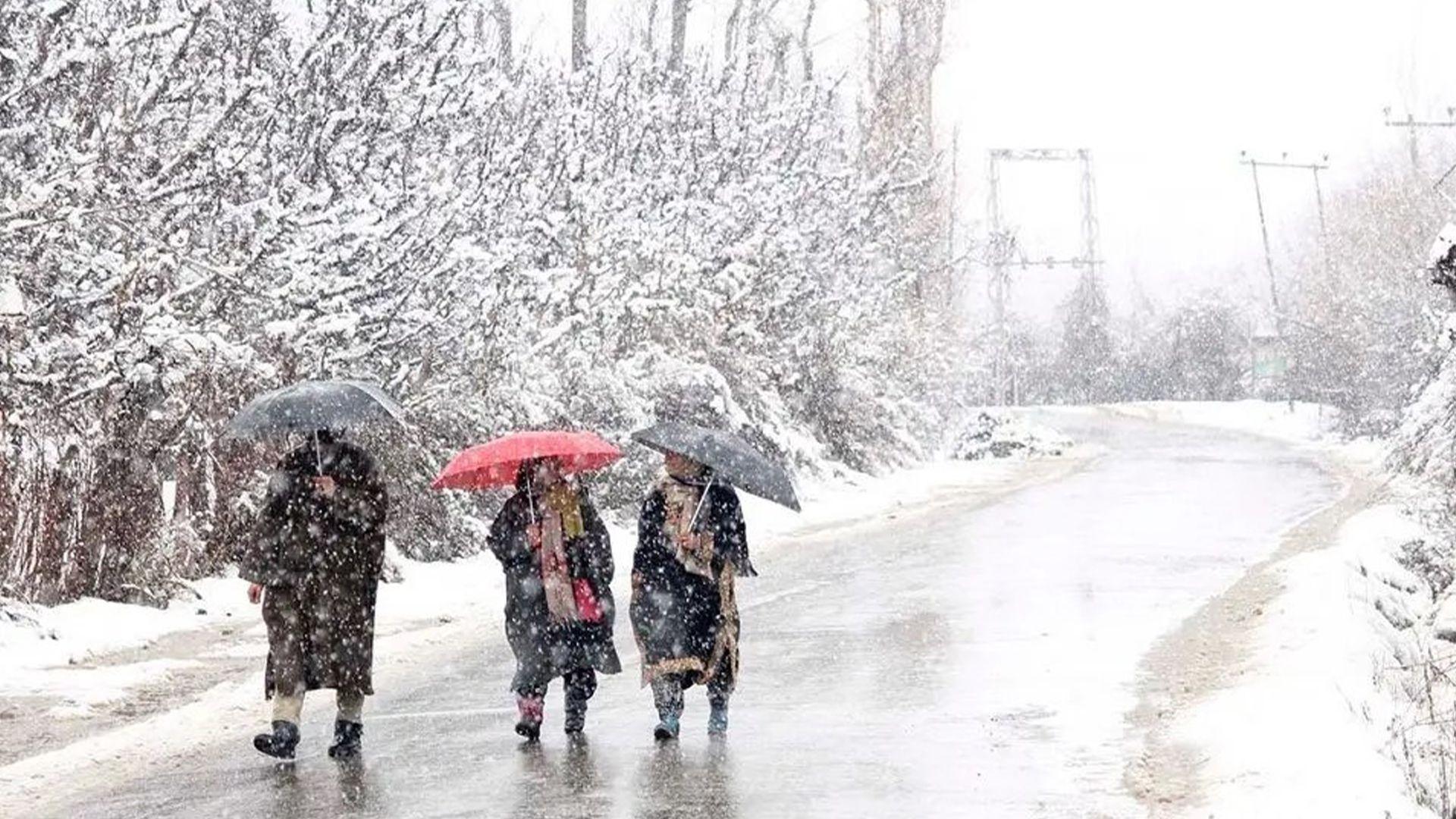 کەشناسی هەرێم: لە سەنتەری کەرکوک و ئیدارەی گەرمیان بەفر دەبارێت