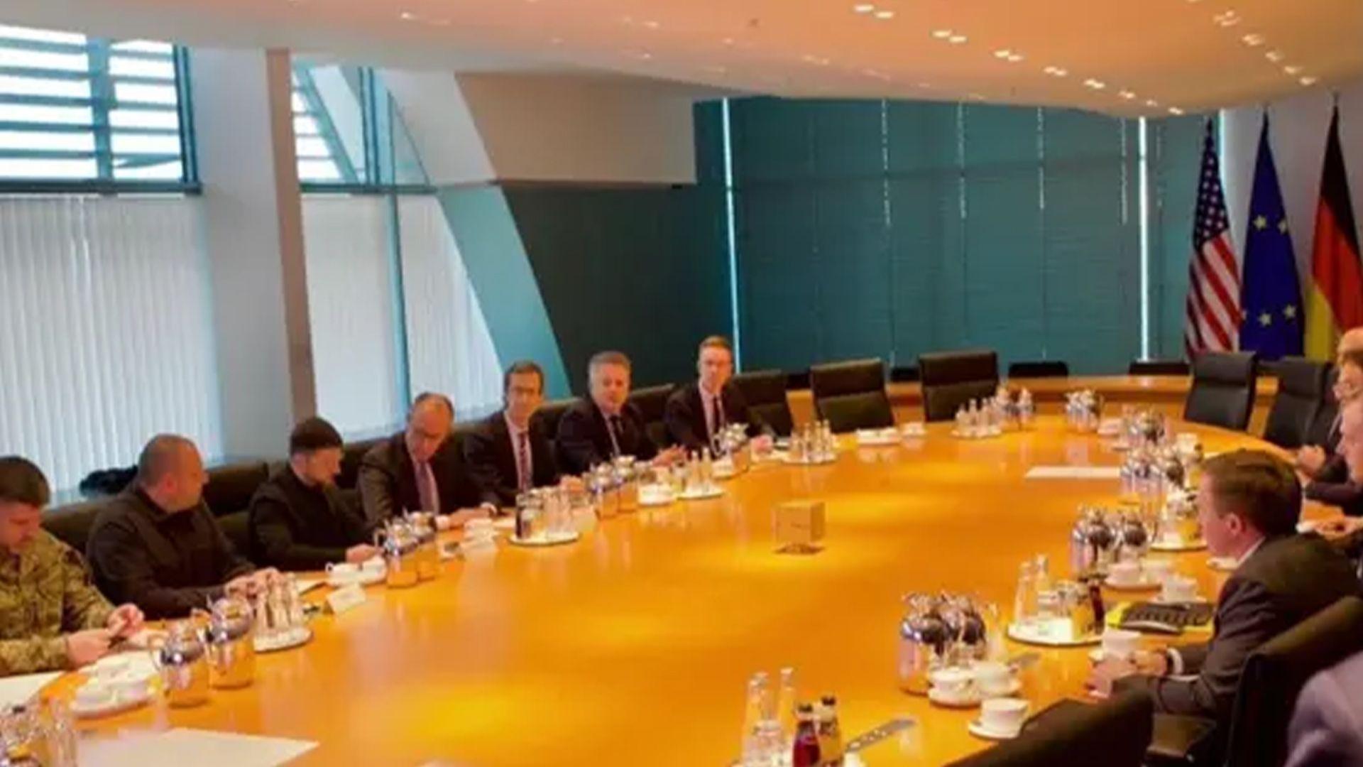 زیلینسکی: پرسی دەستبەرداربوون لە خاکەکەمان ئازاربەخشە