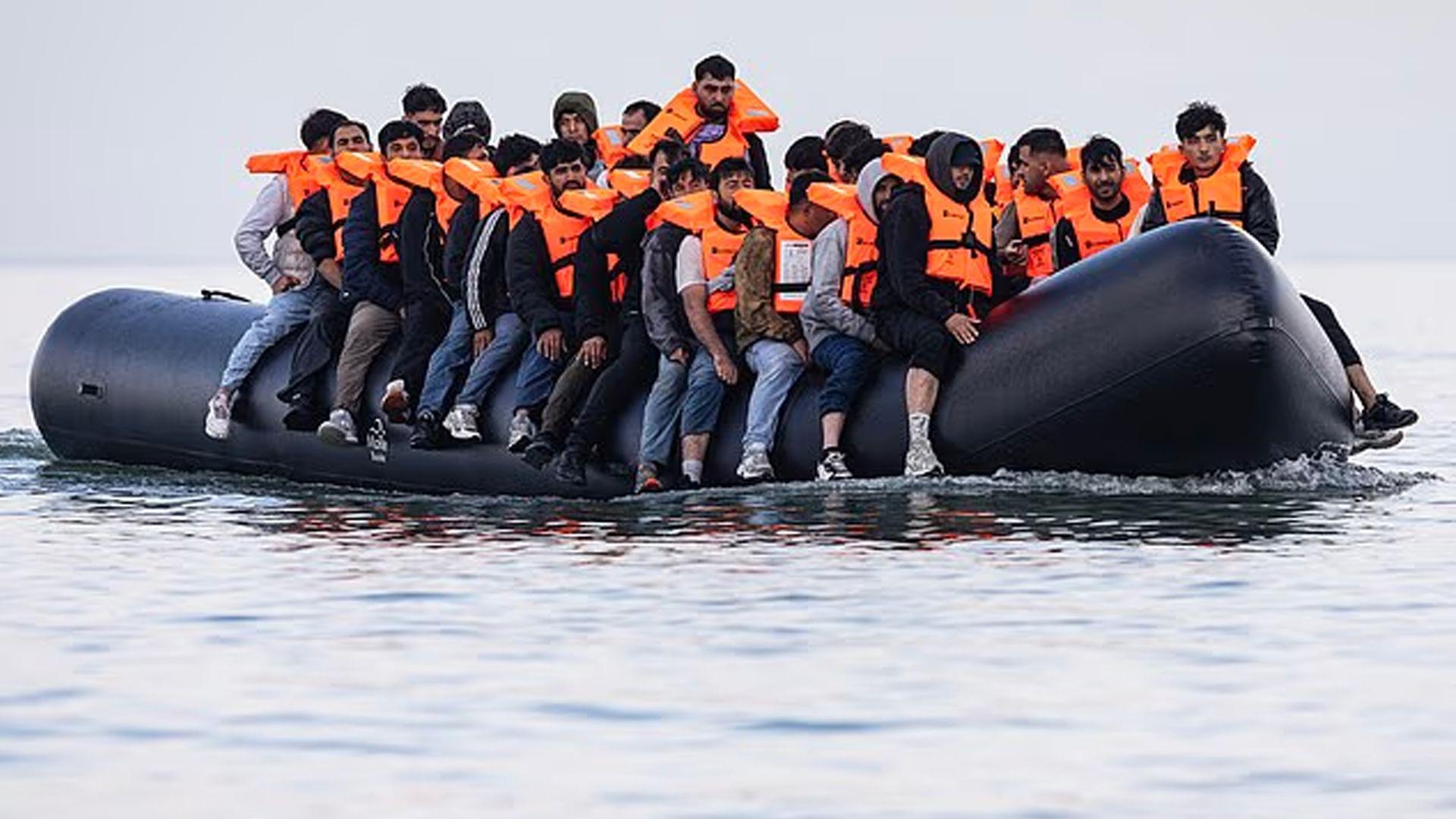 لەسەرەتای دەستبەکاربوونی سەرۆک وەزیرانی بەریتانیاوە دەیان هەزار پەنابەر گەشتونەتە ئەو وڵاتە