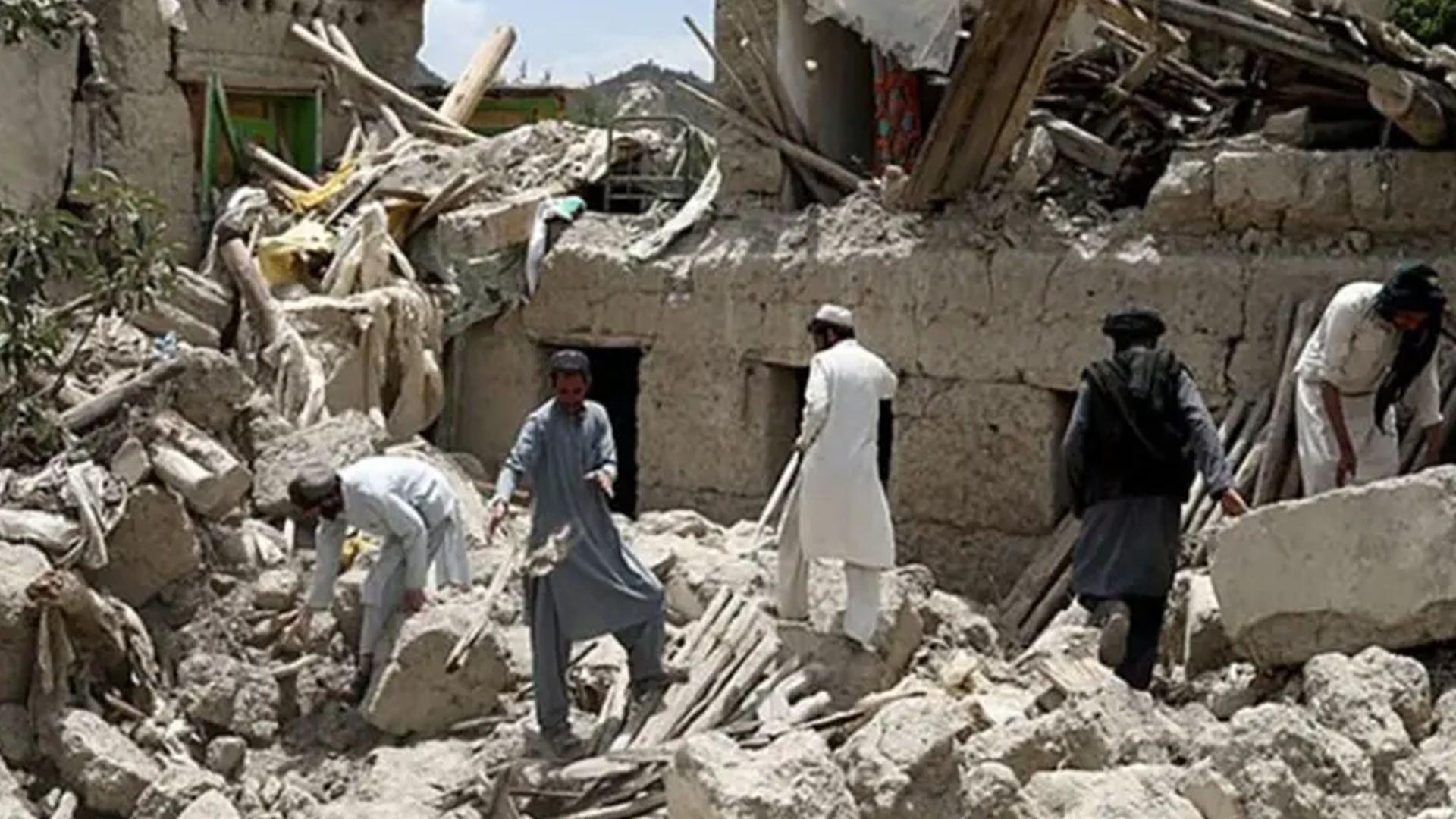 بەهۆی بومەلەرزەكەی ئەفغانستان زیاتر لە 800 كەس گیانیان لەدەستداوە