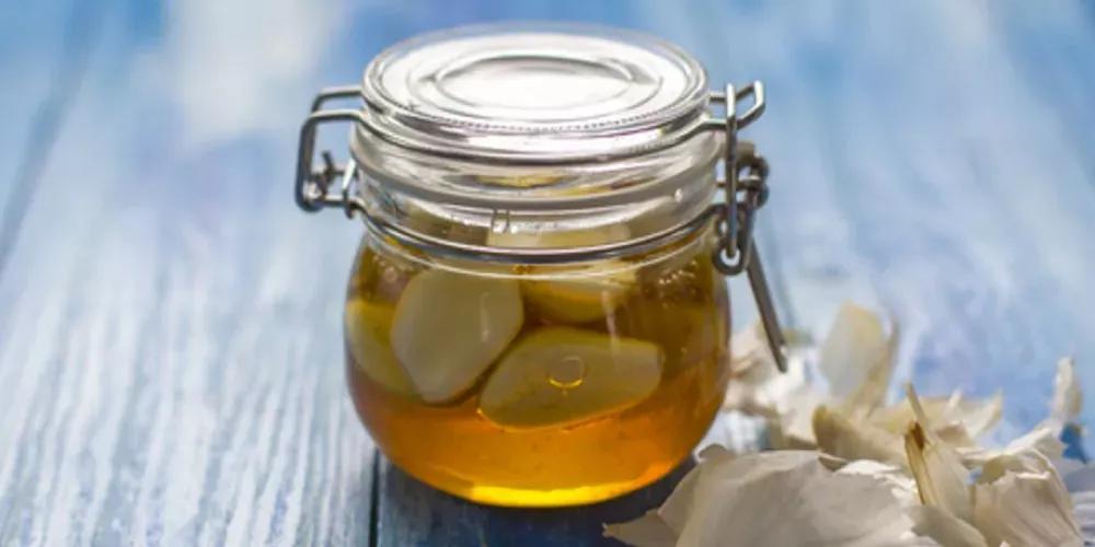 فوائد الثوم مع العسل... تعرف على سر طبيعي يستخدم منذ قرون