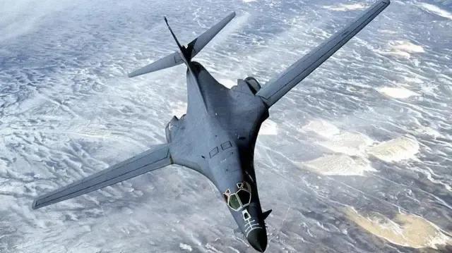 الطائرات الأمريكية تنفذ ضربات على عدة موقع بسوريا