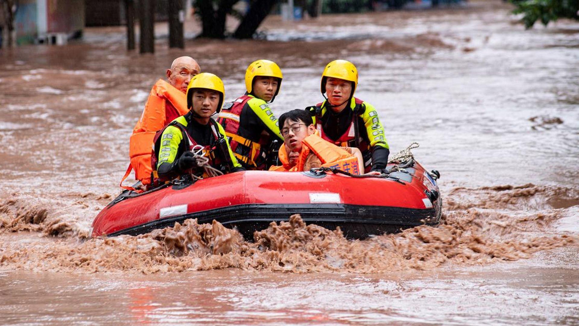 بەهۆی مەترسی دروستبوونی لافاو 70 هەزار کەس گواستراونەتەوە بۆ ناوچەیەکی دیکە
