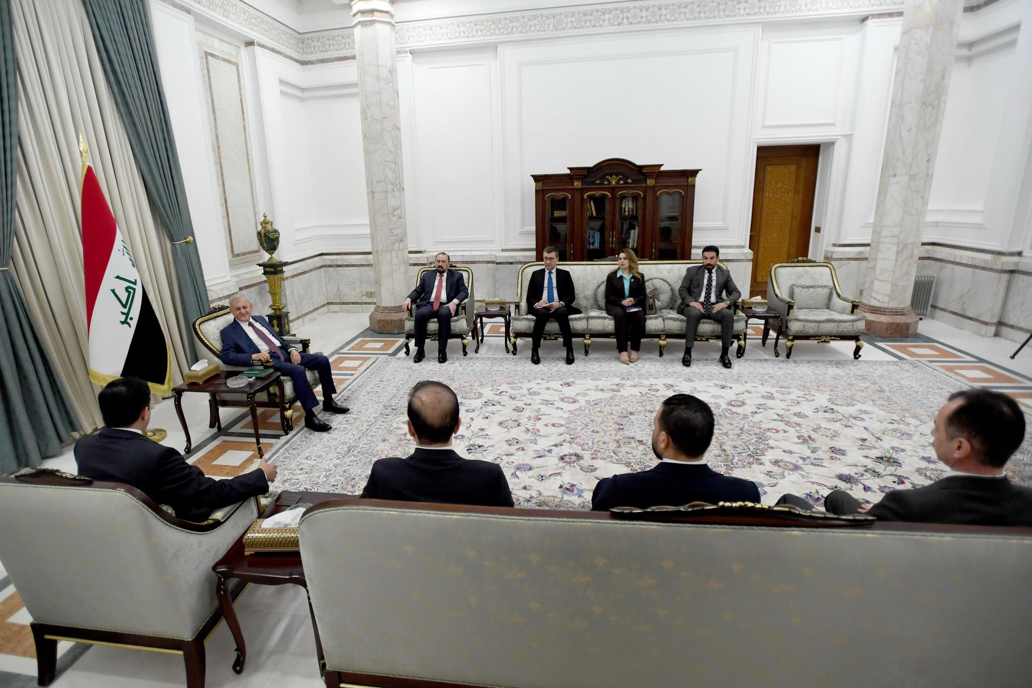 رئيس الجمهورية: ضرورة العمل على توحيد الرؤى حفاظاً على الاستقرار السياسي والأمني في البلاد 