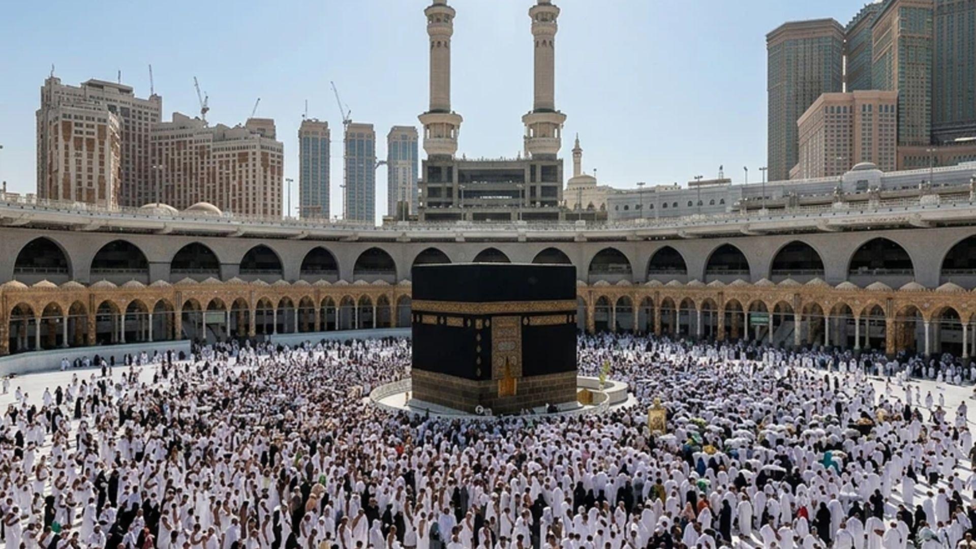  بۆ یەکەمجار لە دوای 33 ساڵ خۆر لە رۆژی عەرەفەدا رێک دەکەوێتە سەر کەعبەی پیرۆز