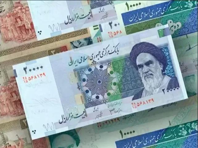 ايران تقرر حذف اربع أصفار من عملتها الوطنية