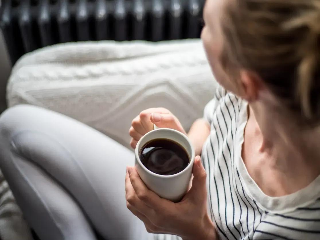 القهوة أم القلق.. ايهما تسبب اضطراب ضربات القلب؟