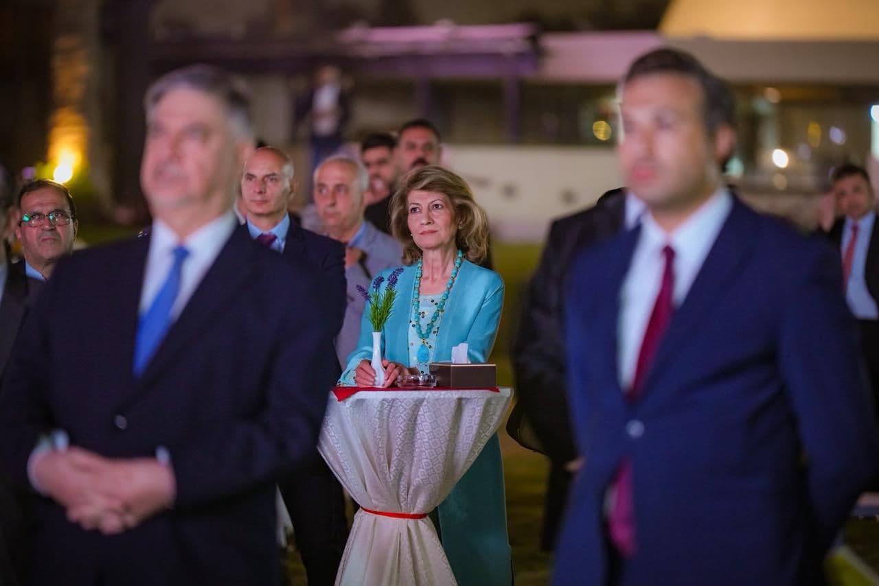 article gallery image