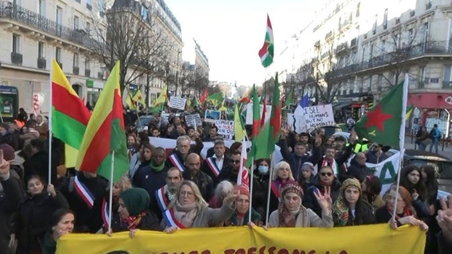تظاهر آلاف الأشخاص في فرنسا دعمًا لكورد روج آفا (غرب كوردستان)