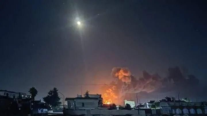 روانگەی سوری: ئیسرائیل فڕۆكەخانەی سەربازی دێرەزوری بۆردومانكرد
