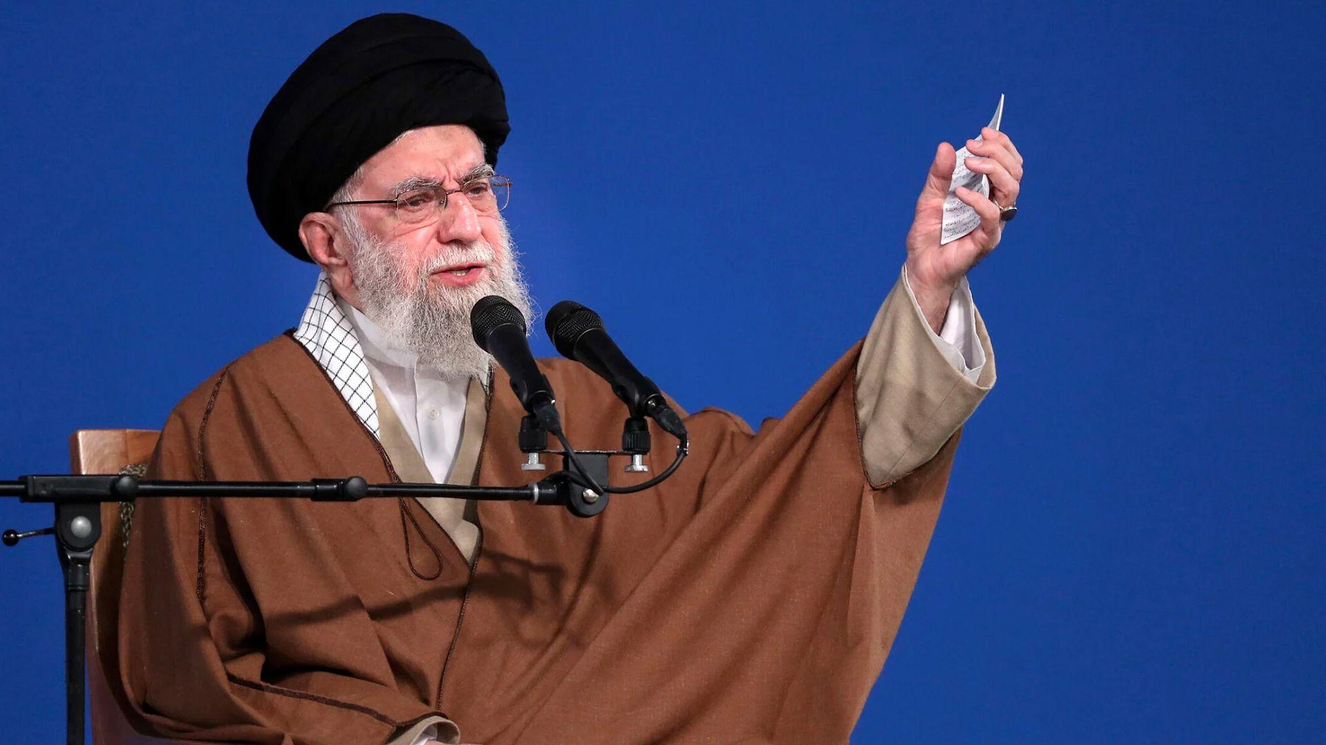 خامنەیی بۆ واشنتن: ئێوە کێن تا بە تاران بڵێن دەتوانن بەرنامەی ئەتۆمیتان هەبێت؟