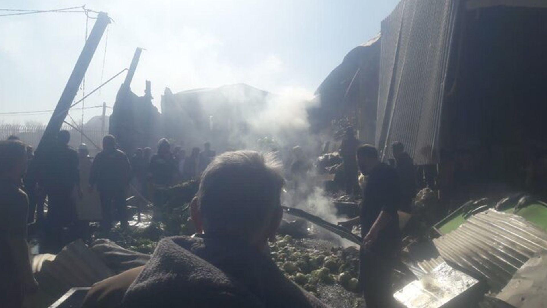 هێلیکۆپتەرێکی سەربازی لە ناو جەرگەی بازاڕێکی ئەسفەهان کەوتەخوارەوە