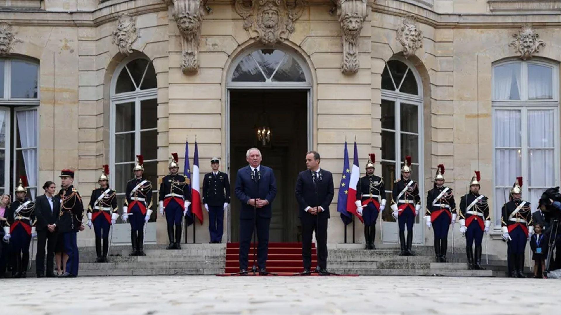 دژی سیستمی سیاسی لە فەرەنسا خۆپیشاندانێكی فراوان دەستیپێكردووە