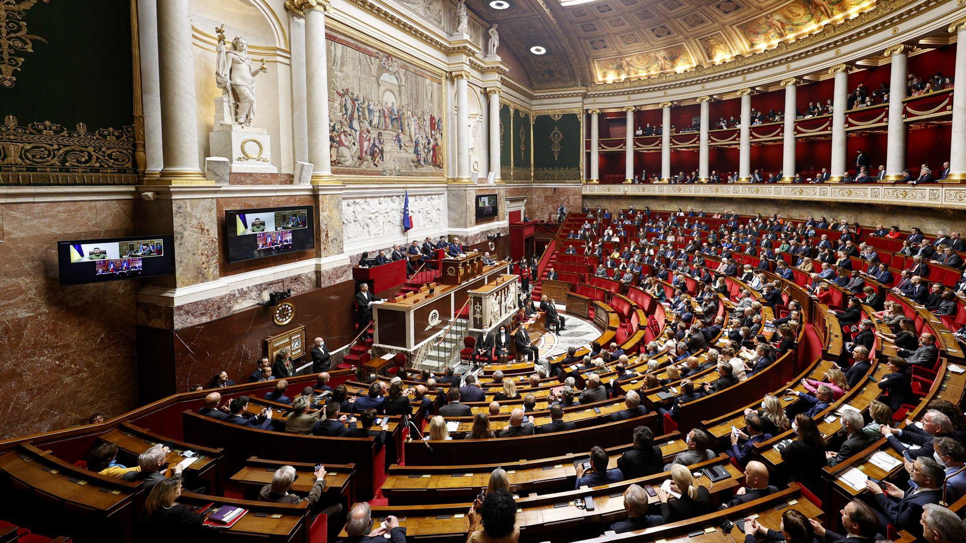 پەرلەمانی فەرەنسا متمانەی لە سەرۆک وەزیران وەرگرتەوە