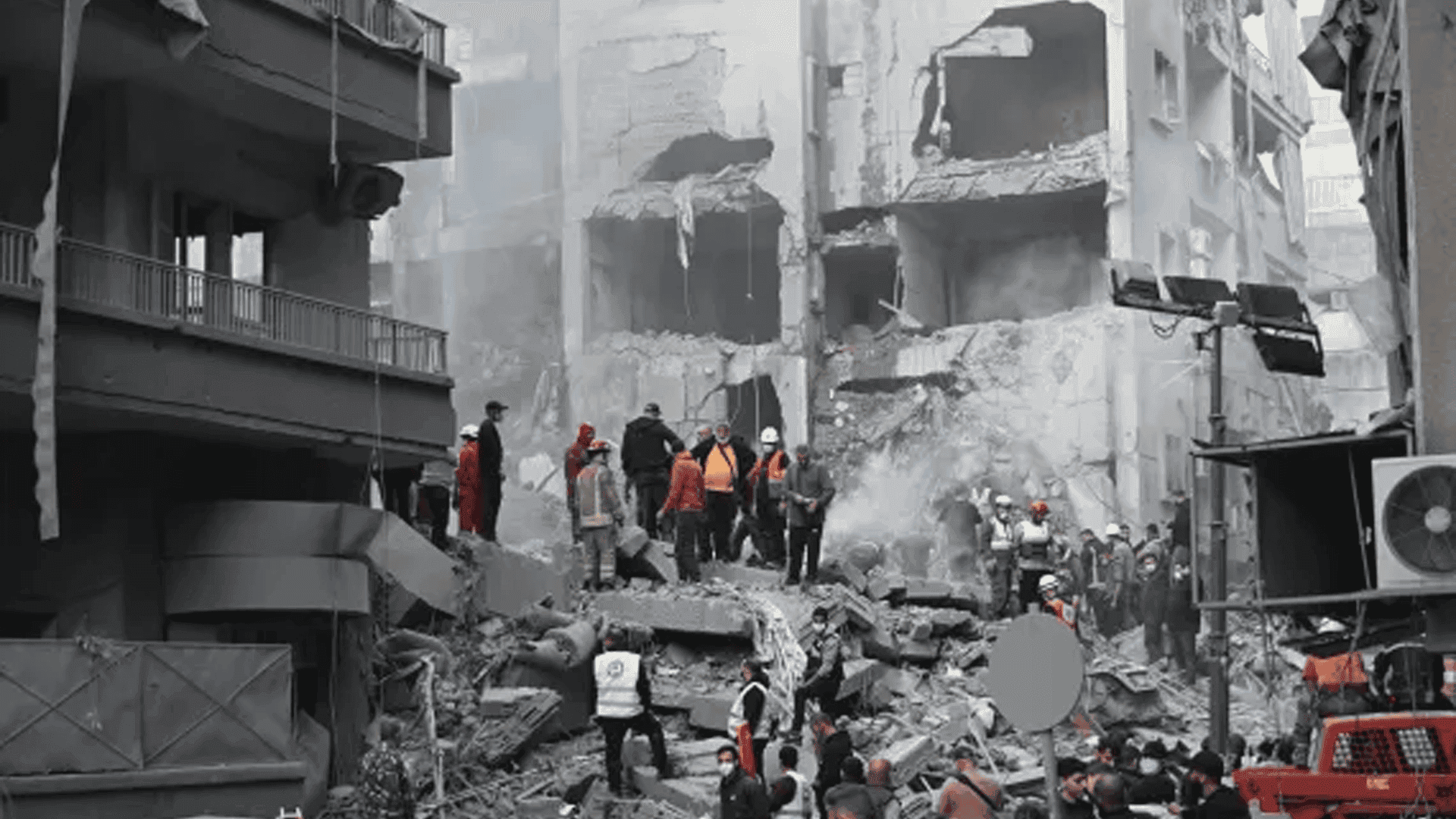 لە هێرشێكی ئیسرائیل بۆ سەر غەززە ٣٨ كەس كوژران 
