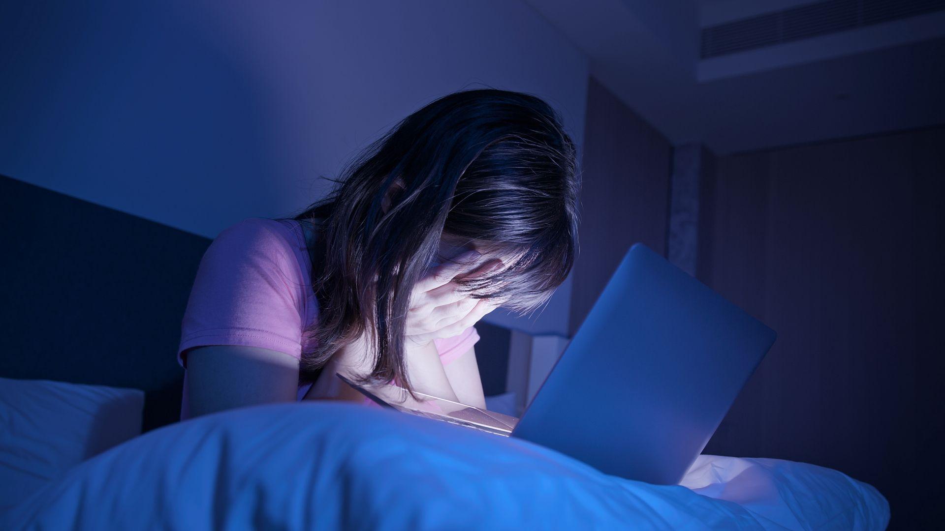 بەرەنگاربوونەوەی توندوتیژی: بەم رێگایانە رووبەڕووی هەراسانکردن لە تۆڕەکۆمەڵایەتییەکان ببەرەوە