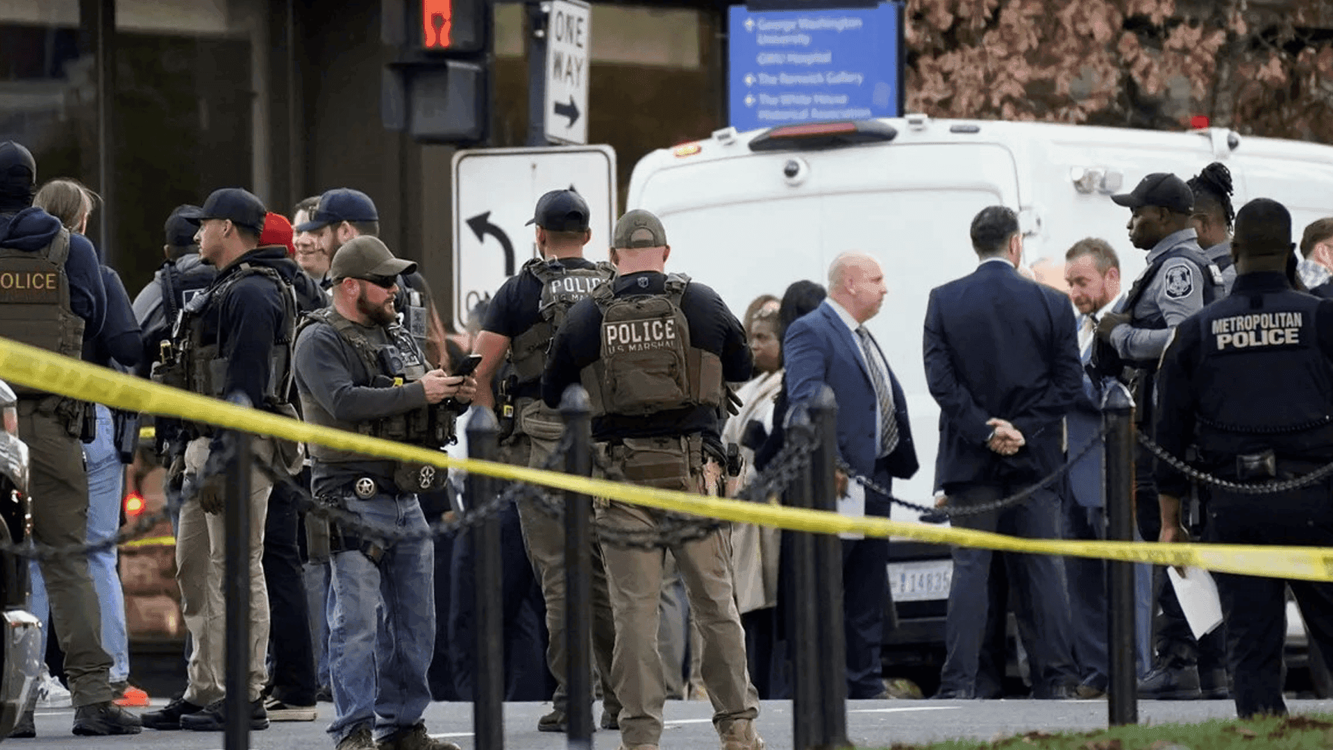 لە نزیک کۆشکی سپی تەقە لە دوو ئەندامی پاسەوانی نیشتمانی کرا؛ ترەمپ ئاگادار کرایەوە