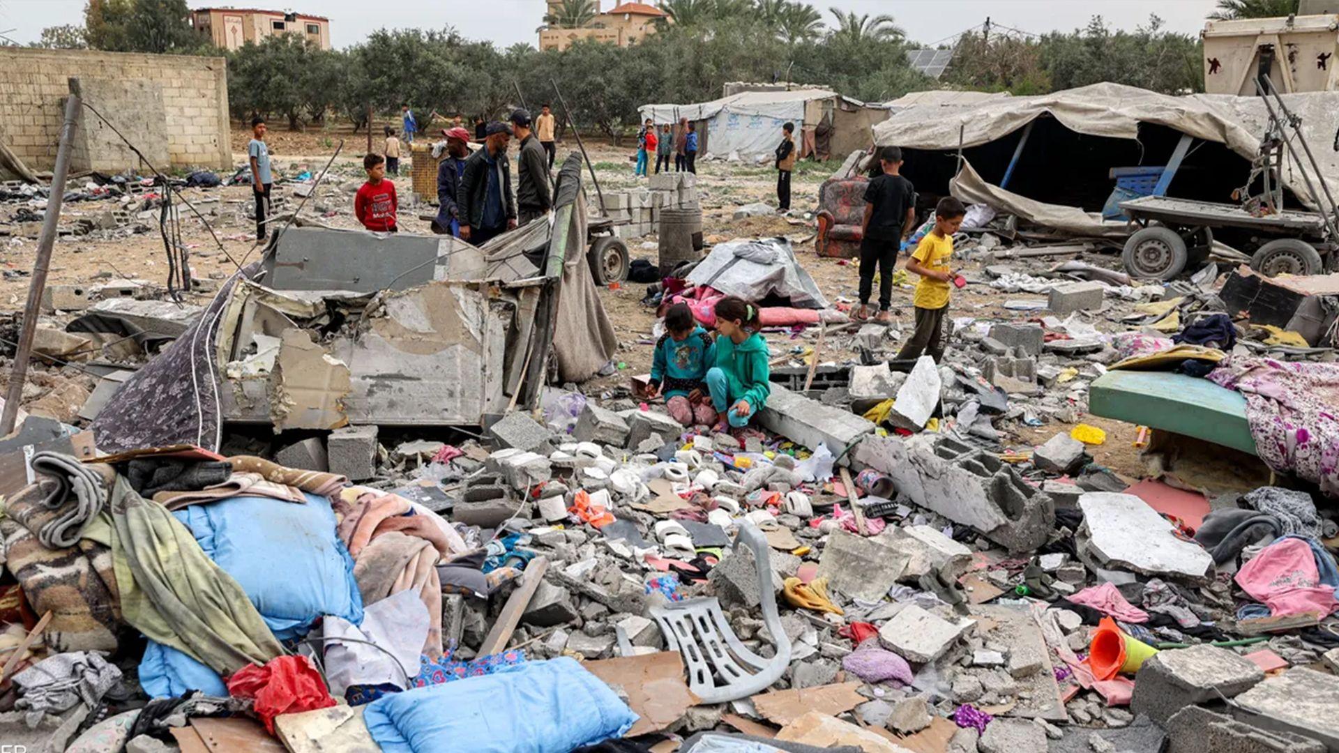 نەتەوە یەکگرتووەکان: منداڵانی غەززە لەناو کەڵەکەبوونی زبڵ و خاشاکدا بەدوای خۆراکدا دەگەڕێن