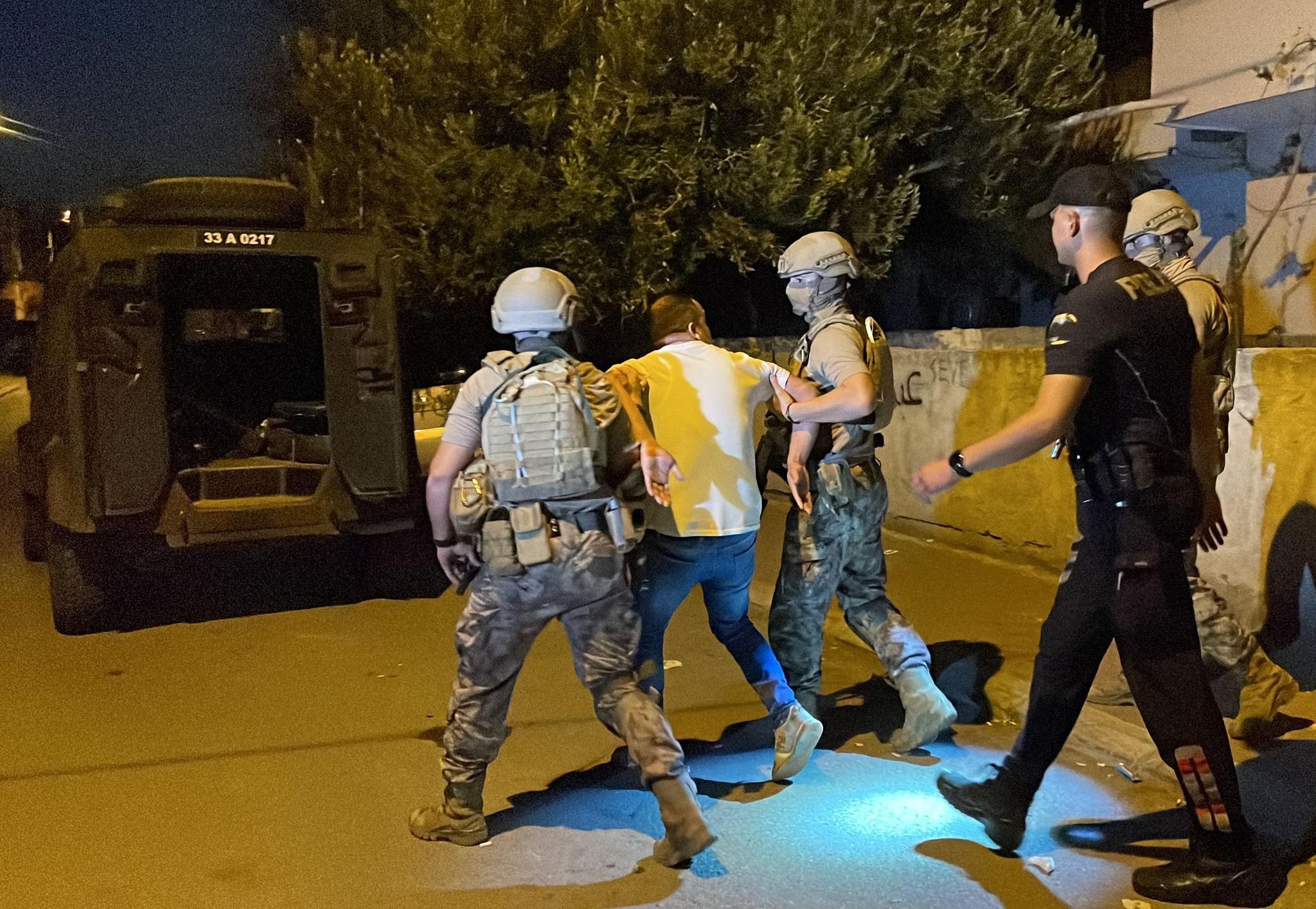 لە تورکیا سەدان کەس بە تۆمەتی بانگەشەکردن بۆ پەکەکە دەستگیرکران

