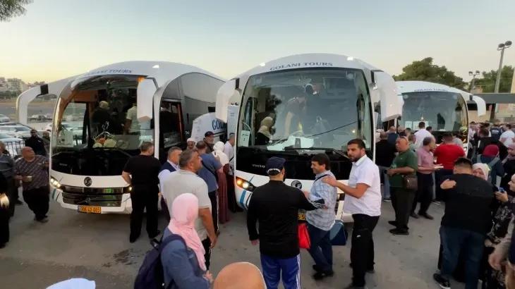 الحج والعمرة تعاقب مخالفين بسبب تأخر الحافلات في الجانب السعودي