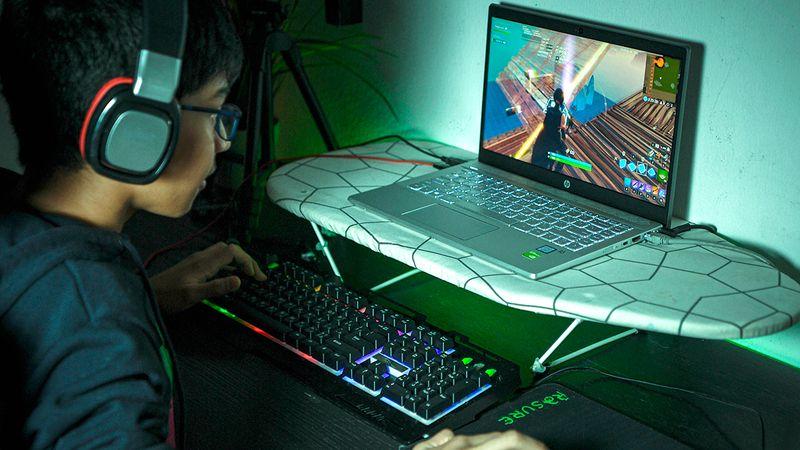 مركز لحقوق الانسان: 60% من العراقيين معرضون لخطر الإدمان الإلكتروني