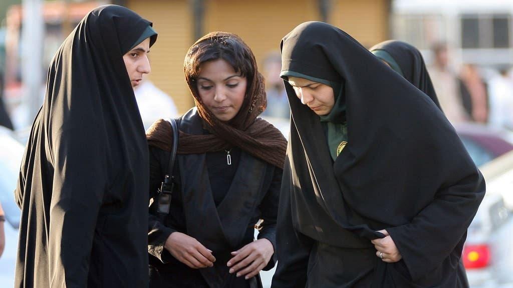  اعتقال طالبة إيرانية تعرّت في الحرم الجامعي
