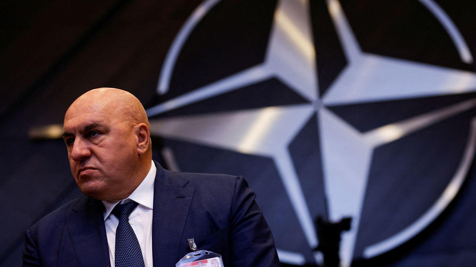 وەزیری بەرگری ئیتاڵیا: كورد هێڵی سورە