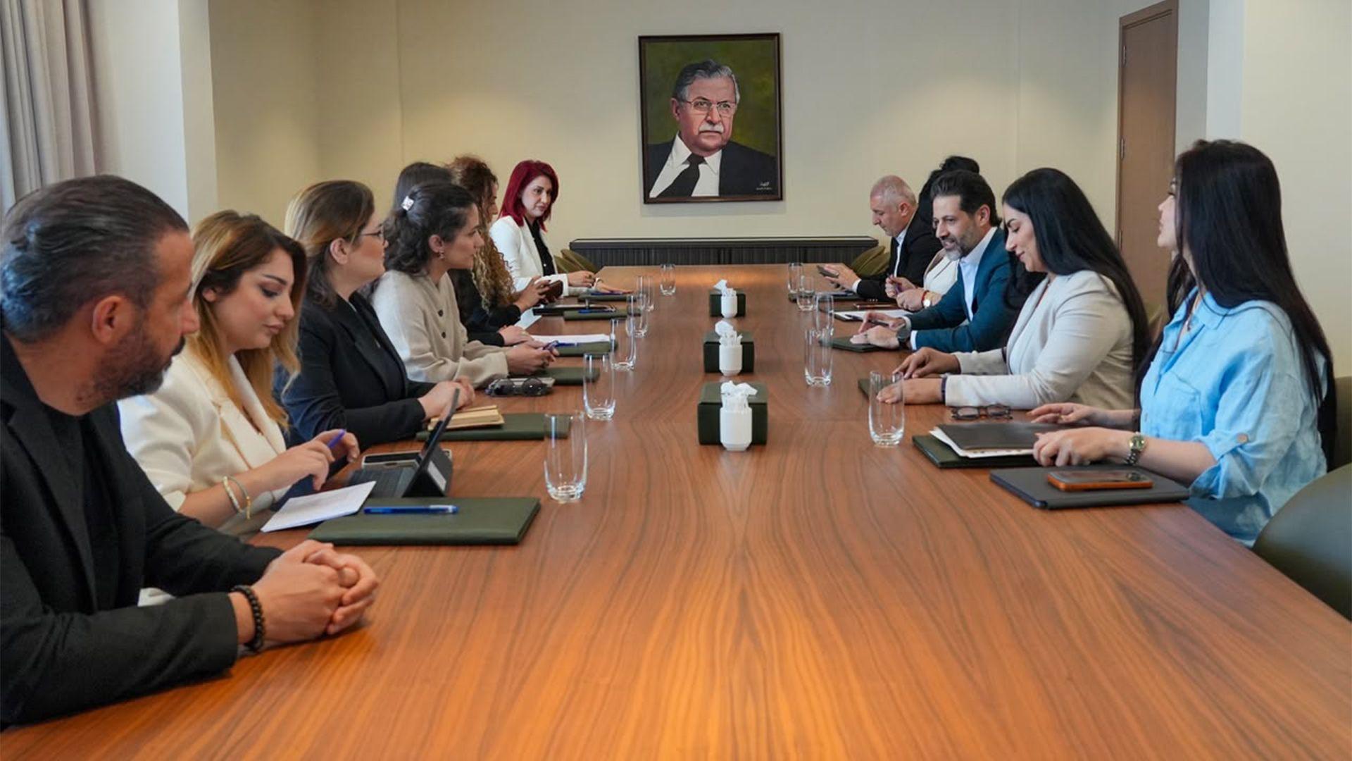 قوباد تاڵەبانی لەگەڵ یەکێتیی ژنانی کوردستان کۆبووەوە
