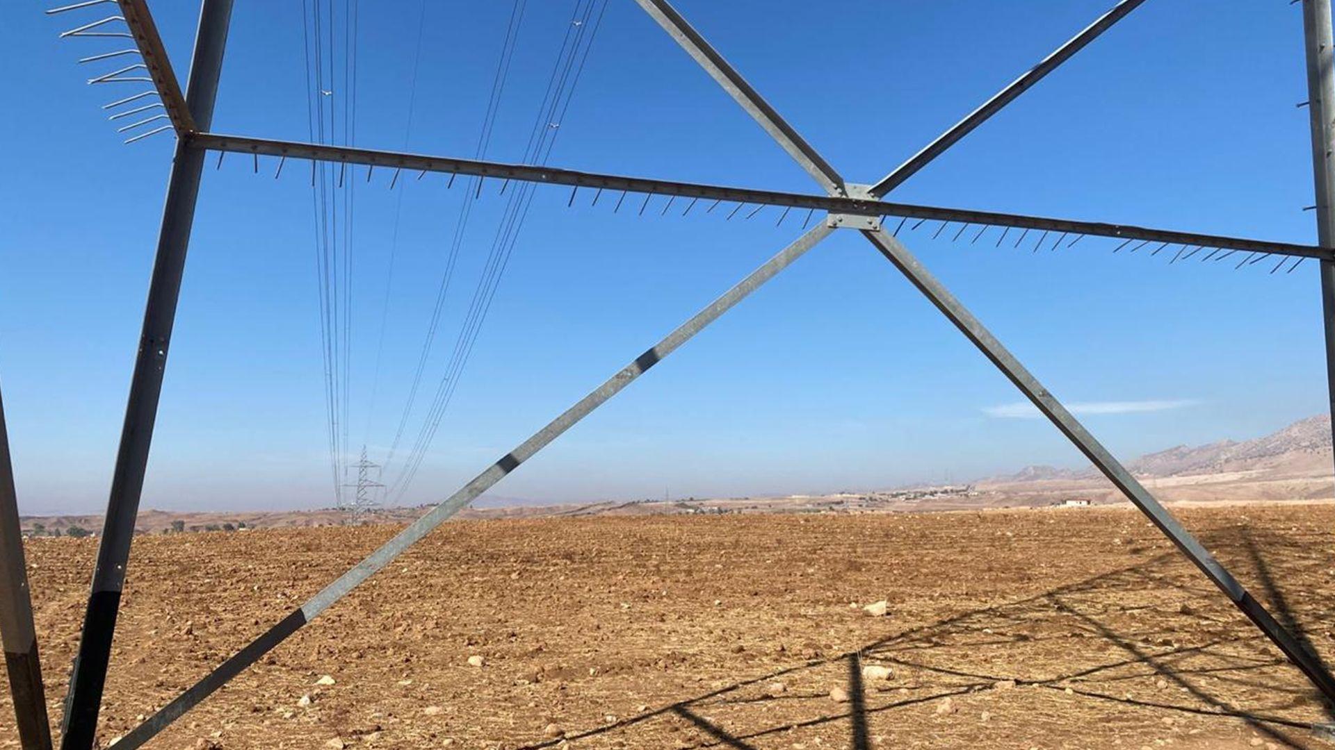 دوو کەس بەتۆمەتی لێکردنەوە و دزینی ئاسن لە تاوەرەکانی کارەبا دەستگیرکران