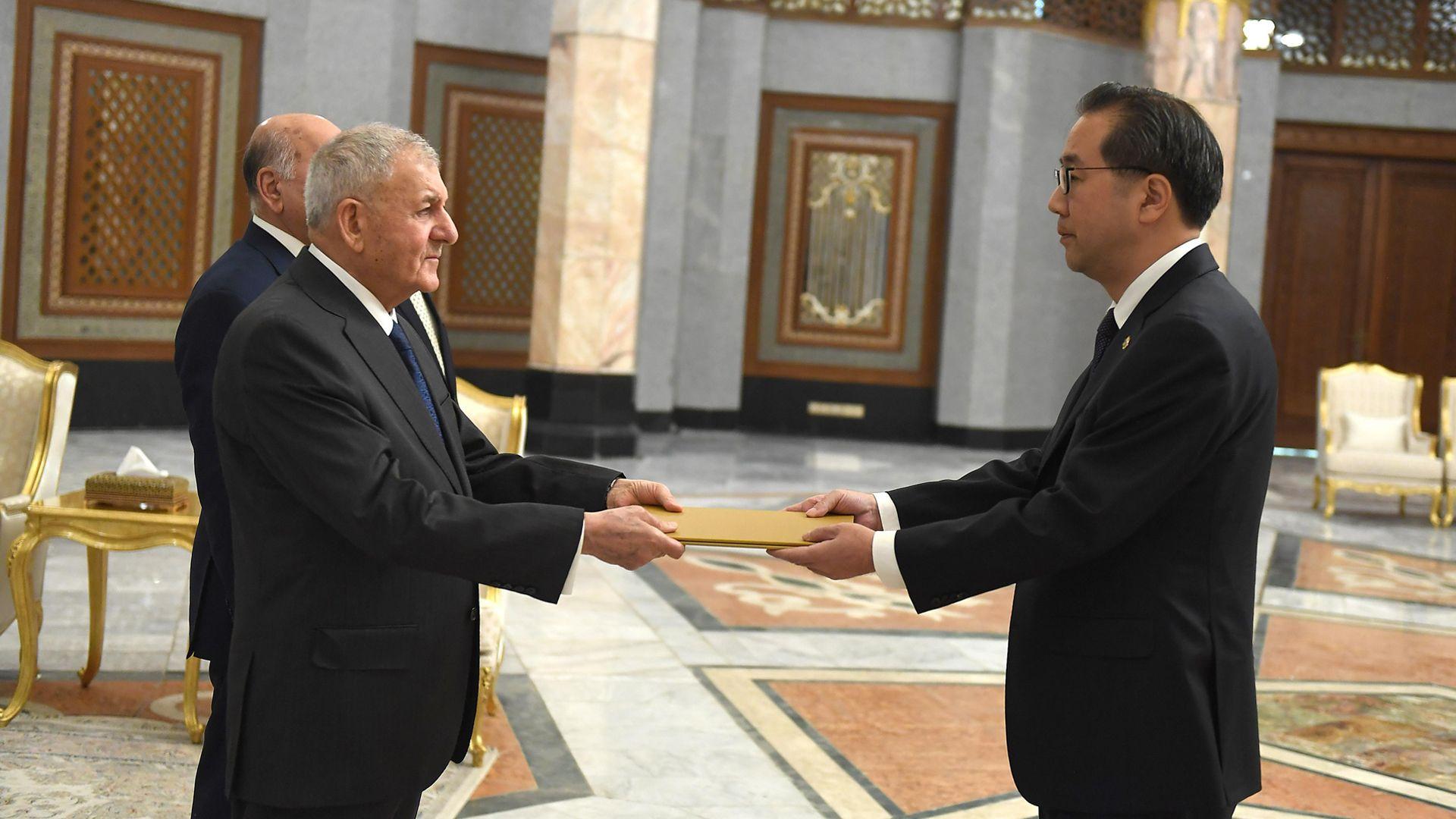 سەرۆک کۆمار کارنامەی کاری ژمارەیەک باڵیۆز وەردەگرێت