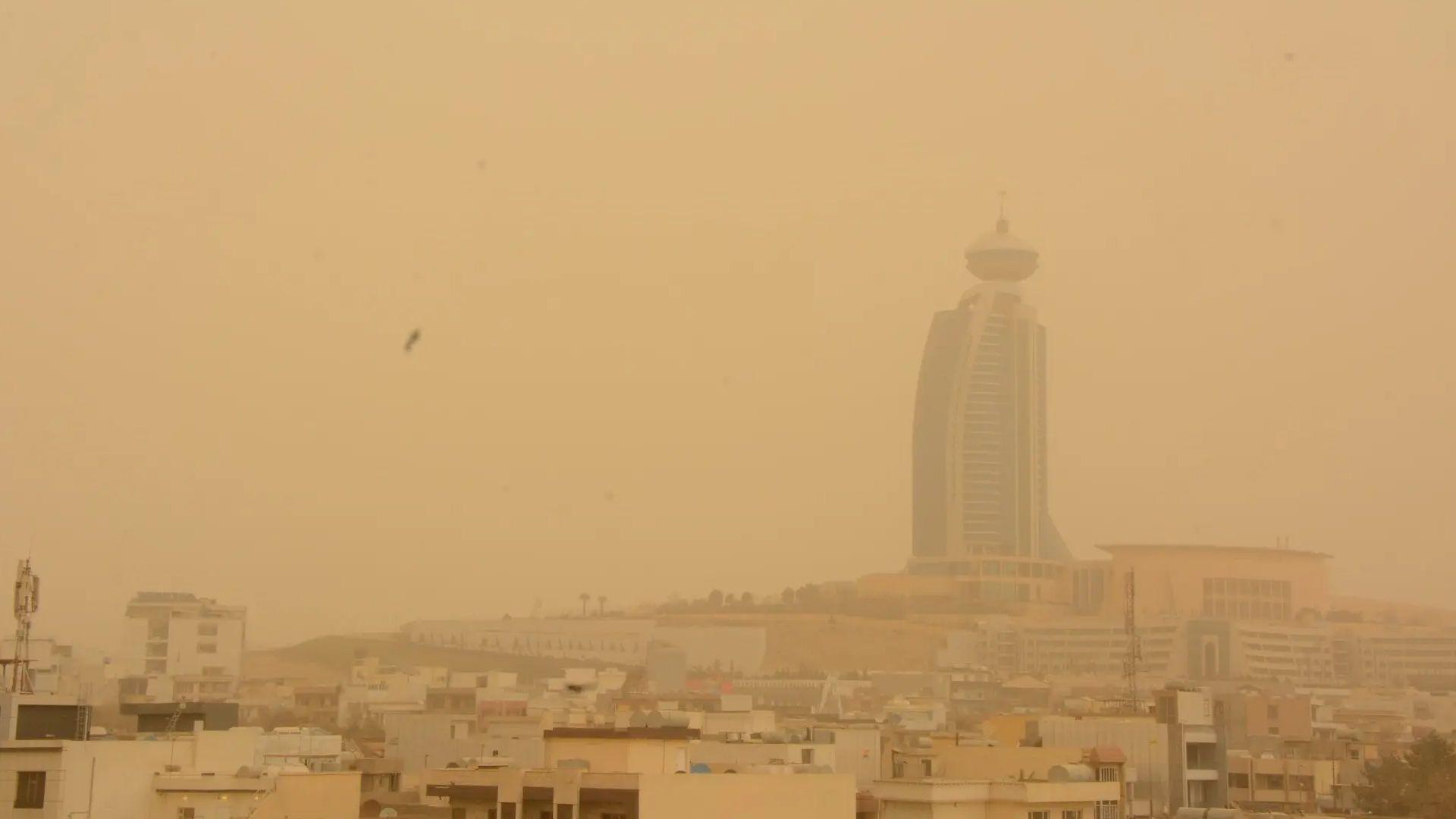 نزیکەی 15 حاڵەتی تەنگەنەفەسی بەهۆی خۆڵبارینەوە لە نەخۆشخانەکانی هەولێر تۆمارکرداون