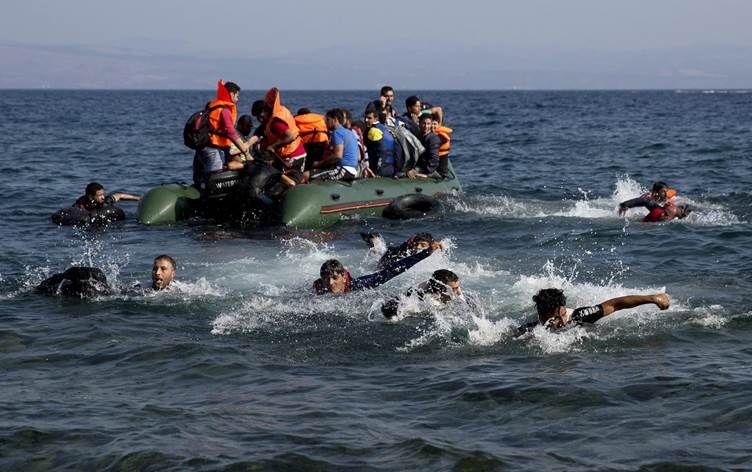 بەلەمێكی كۆچبەران لە دەریای ئیجە ژێرئاوكەوت
