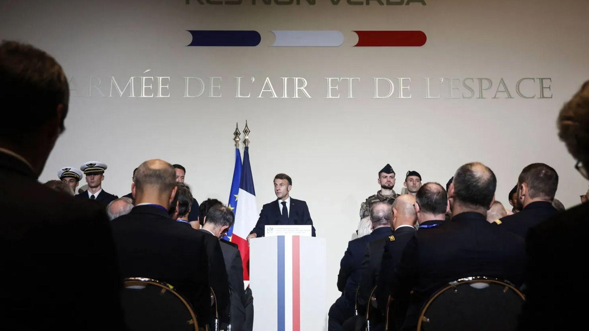 ماکرۆن: جەنگەکانی داهاتوو لە بۆشایی ئاسمان دەبێت