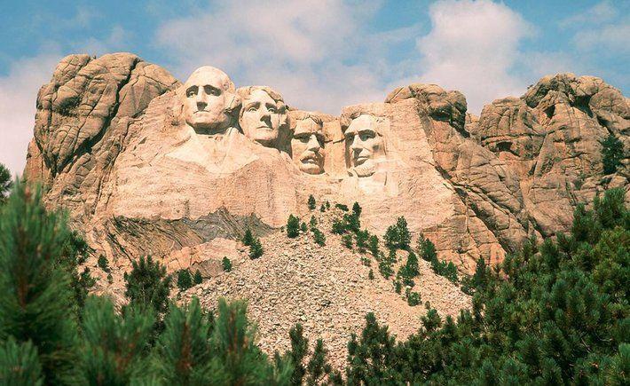 وزير الداخلية الأمريكي: تمثال رأس ترامب قد ينضم إلى جبل راشمور