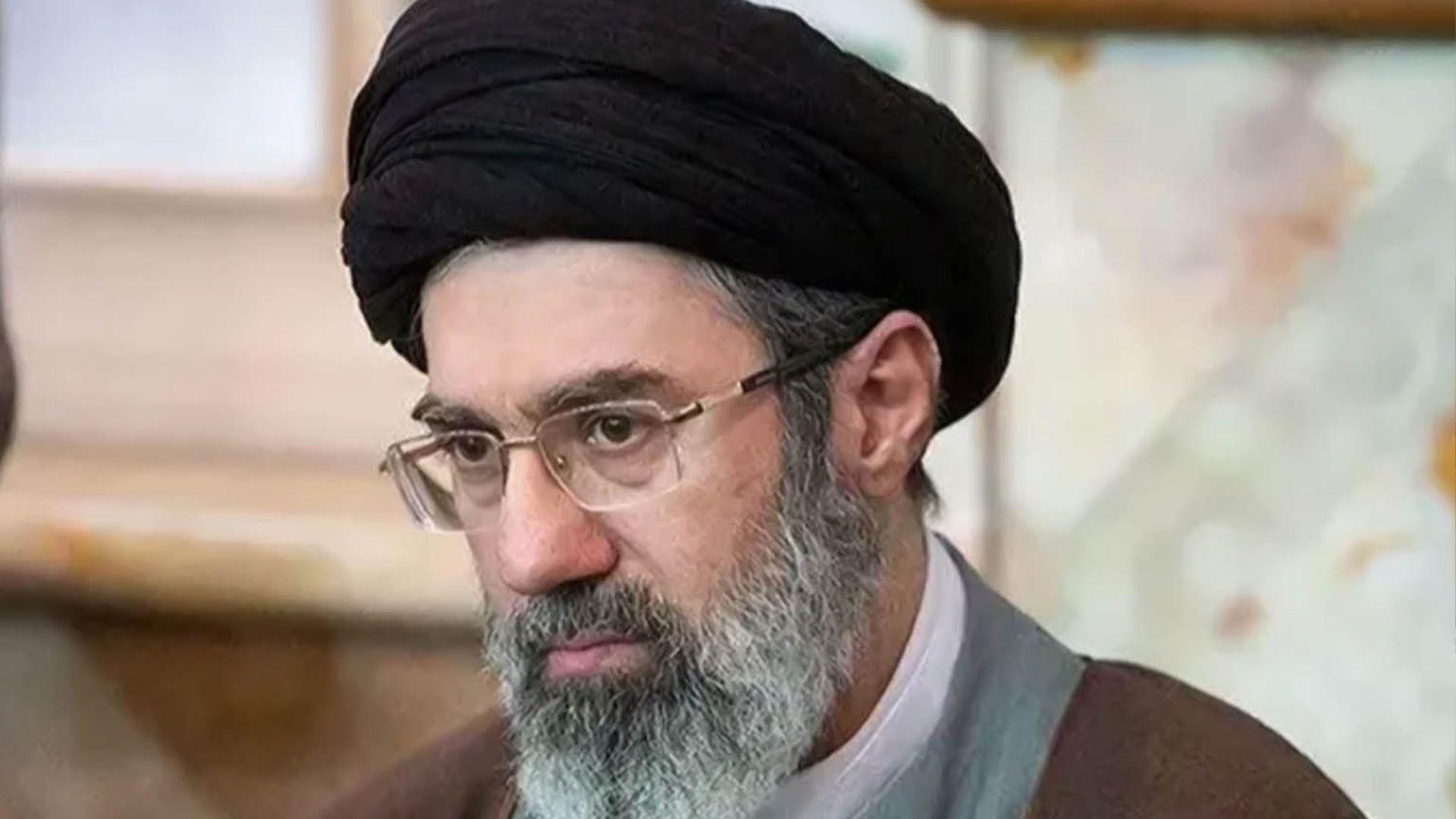 رۆیتەرز: بە بڕیاری رێبەری باڵای ئێران یۆرانیۆمە پیتێندراوەکە لە ناو خاکی ئێران دەمێنێتەوە