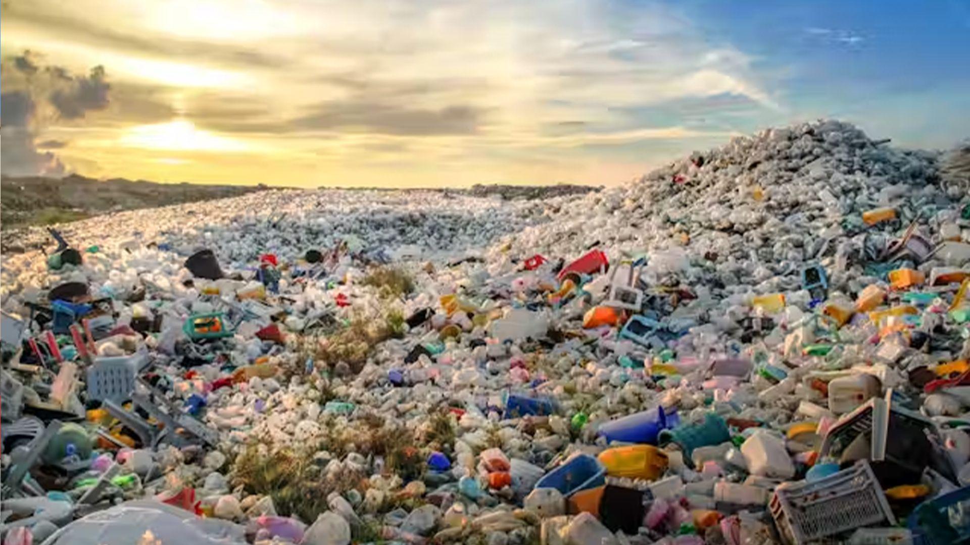 تا ساڵی  2040 نزیكەی 227 ملیۆن تۆن پاشماوەی پلاستیكی لەسەر رووی زەوی كەڵەكە دەبێت