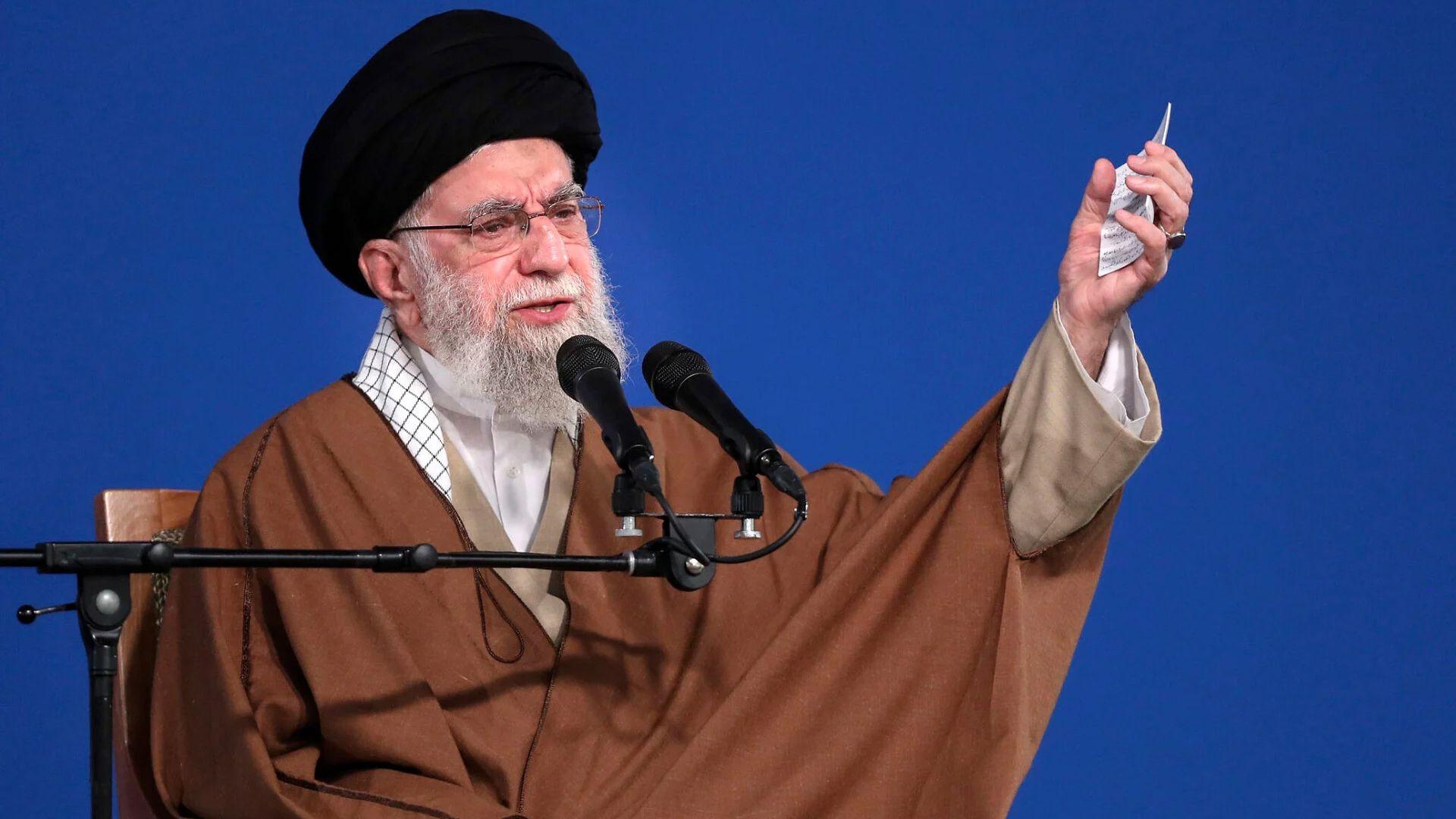 خامنەیی گڵۆپی سەوزی بۆ كەمكردنی بەشێك لە پیتاندنی یۆرانیۆم هەڵكردووە